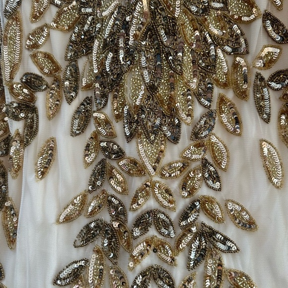 MAC DUGGAL EMBELLISHED LEAF EVENING GOWN #5107
Worn for 2 hours - Picture 6 of 11